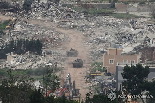 이스라엘군의 폭격과 마을 파괴로 폐허가 된 레바논 남부 국경 인근 마을 [AP 연합뉴스 자료사진. 재판매 및 DB 금지]