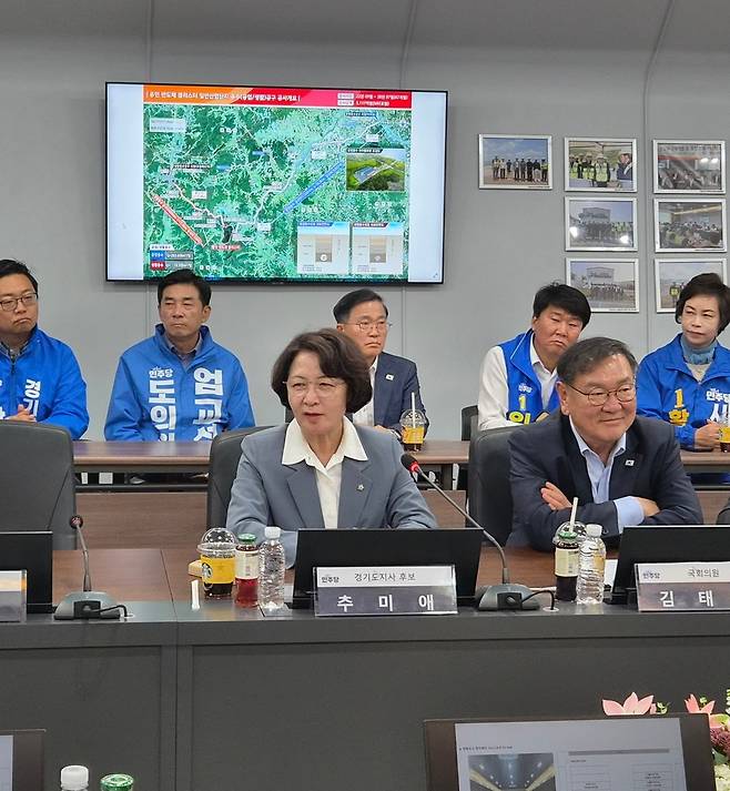 24일 용인 SK하이닉스 일반산업단지 에코어스홀에서 열린 간담회에서 더불어민주당 추미애 경기지사 후보가 발언하고 있다. 김기웅 기자 woong@kihoilbo.co.kr