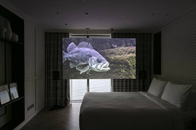 마이어리거울프에서 선보인 클레멘스 폰 베데마이어 작가의 '서피스 컴포지션'(Surface Composition), 비디오 스틸, 22분, 2024년. 루프 플러스 제공