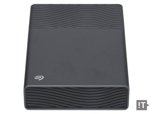 3.5인치 드라이브를 쓰는 씨게이트 '원터치 데스크톱 외장 하드 드라이브' / 권용만 기자