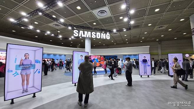 2026 월드IT쇼 삼성전자 전시장에 마련된 스페이셜 사이니지 /류빈 기자