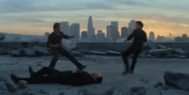 로우리 로빈슨 감독이 사회관계망서비스(SNS)에 올린 톰 크루즈·브래드 피트의 격투 영상. (사진=X 캡처)