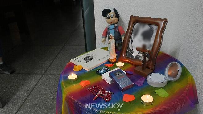 청소년 성소수자 육우당이 세상을 떠난 4월 무렵이면 그와 목숨을 잃은 성소수자를 추모하는 기도회가 열린다. 4월 23일 서울제일교회에서 '혐오와 차별에 희생된 이들을 기억하는 추모 예배'가 열렸다. 뉴스앤조이 나수진