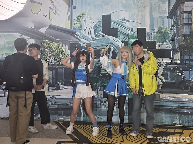 고퀄리티 코스어들과의 기념 사진도 놓쳐선 안 되겠지?