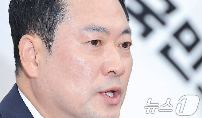 장동혁 국민의힘 대표가 24일 서울 여의도 국회에서 현안 관련 브리핑을 하고 있다. 2026.4.24 ⓒ 뉴스1 신웅수 기자