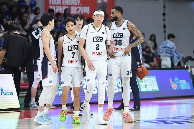 부산KCC 선수단. /사진=KBL