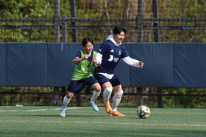 양지공원축구장/ 2026 드림플레이어 오디션&발대식/ 박주호 멘토 팀 vs 신세계 멘토 팀/ 멘티 참가자, 박주호 멘토/ photo by Junghun Park