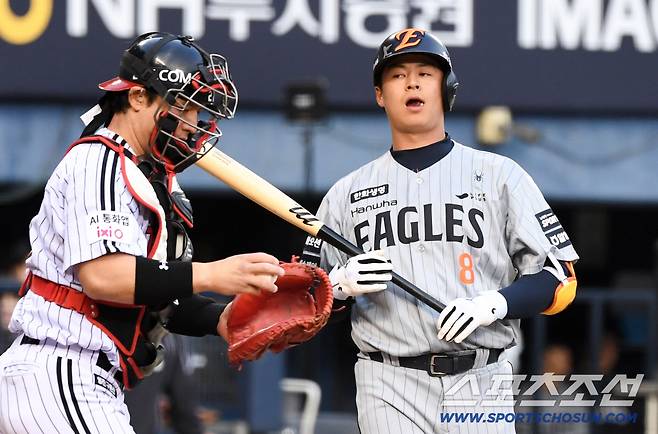 돌아온 4번 타자 노시환의 첫 타석은 스탠딩삼진이었다.