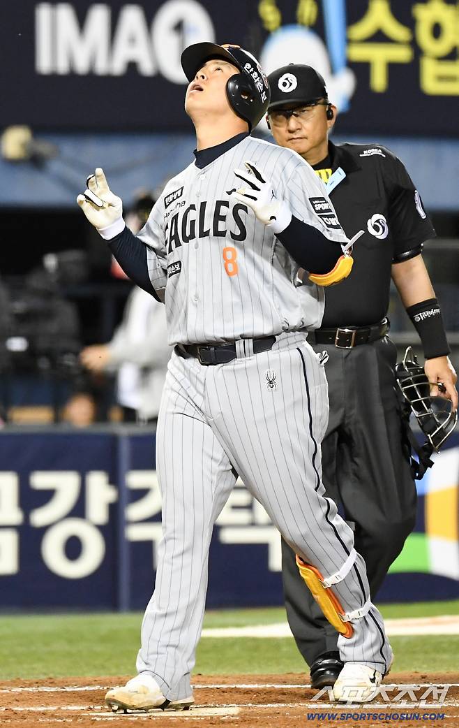 가장 필요한 순간 4번 타자 노시환은 동점 솔로포를 터뜨렸다.