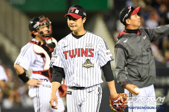 이정용은 더 던지고 싶었지만 팀을 위해 4회 마운드에서 내려왔다.