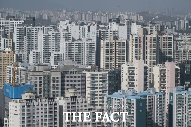 이재명 대통령이 언급한 장기보유특별공제의 단계적 폐지가 이뤄질지를 두고 부동산 시장에서 관심이 쏠린다. /박헌우 기자