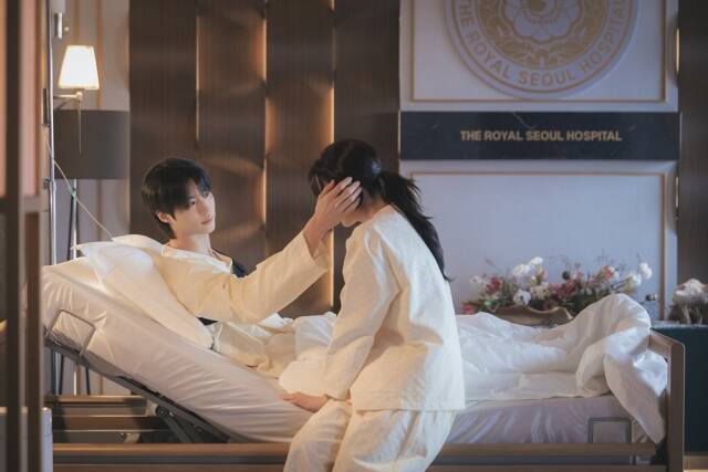 24일 방송하는 '21세기 대군부인' 5회에서는 더욱 가까워지는 아이유와 변우석의 관계가 담긴다. /MBC