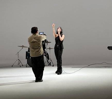 신곡 뮤직비디오 촬영 현장에서의 임정희.