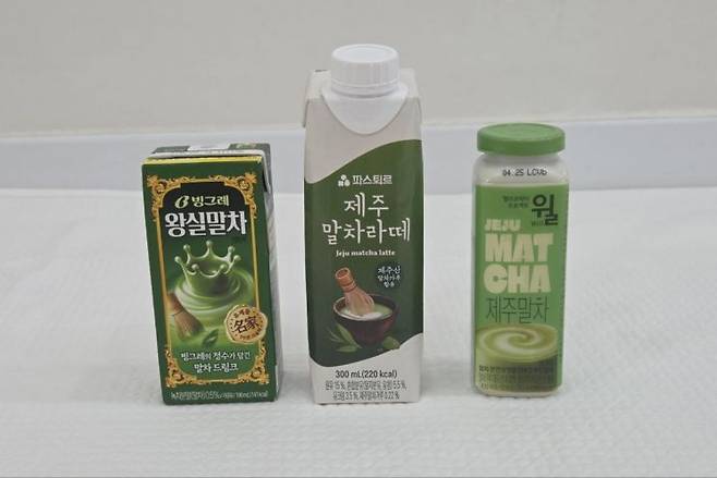 최근 출시된 빙그레 '왕실말차'(왼쪽부터), 롯데웰푸드 '파스퇴르 제주말차라떼', hy '헬리코박터 프로젝트 윌 제주말차'. 정현진 기자