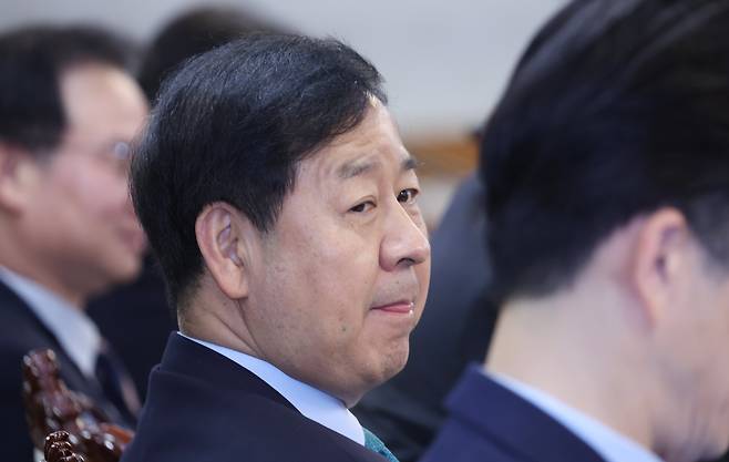 (서울=뉴스1) 김명섭 기자 = 구윤철 경제부총리 겸 재정경제부 장관이 24일 오전 서울 종로구 세종대로 정부서울청사에서 열린 성장엔진 연계 지역인재 양성 관계장관회의에 참석해 있다.  2026.4.24/뉴스1