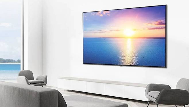 보급형 제품이지만 화면 크기 때문에 설치하면 '싼 티'는 그다지 느껴지지 않습니다 / 출처=LG전자