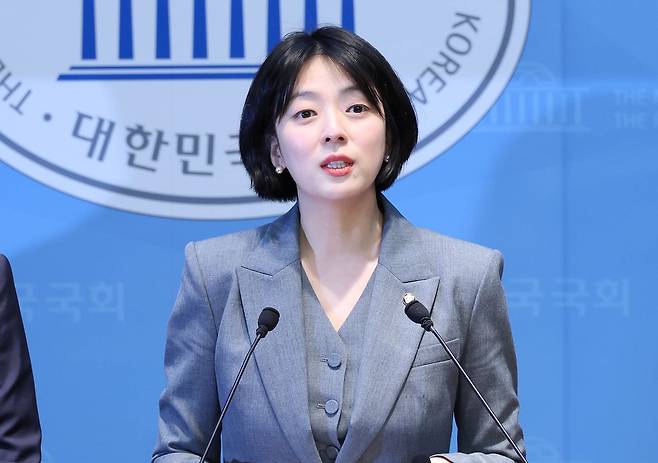 배현진 국민의힘 의원이 15일 국회 소통관에서 6.3 지방선거 은평구 청년 출마 관련 기자회견을 하고 있다. 임현동 기자