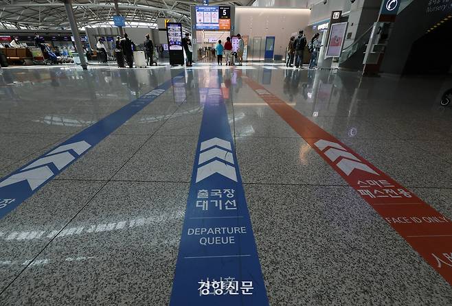 24일 오전 인천국제공항 출국장의 한적한 모습. /김정근기자