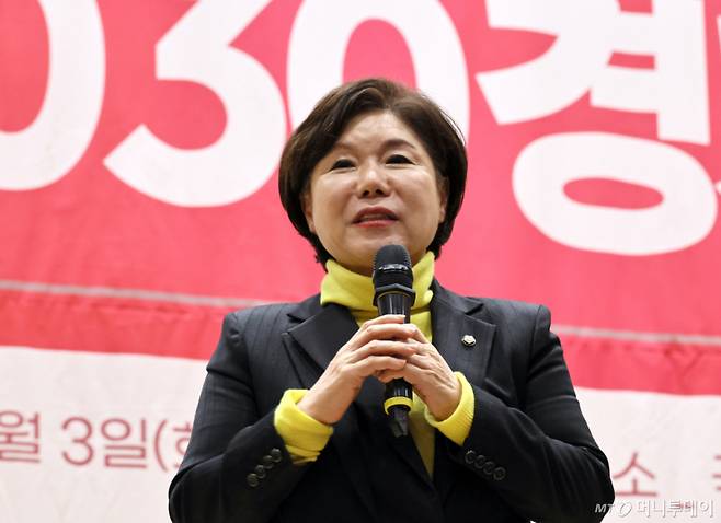 [서울=뉴시스] 김금보 기자 = 조은희 국민의힘 의원이 3일 오후 서울 여의도 국회 소통관에서 열린 양향자 국민의힘 최고위원 출판기념회 '2030경기도'에서 축사를 하고 있다. 2026.03.03. kgb@newsis.com /사진=김금보