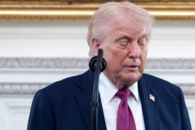 도널드 트럼프 대통령이 21일(현지시간) 워싱턴DC 백악관 국빈 만찬실에서 열린 NCAA 전국 챔피언 기념 행사에서 연설하고 있다. [AP]