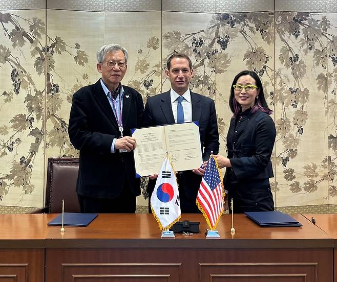 (좌측부터) 유홍준 국립중앙박물관장, 대니얼 루리 샌프란시스코 시장, 이소영 샌프란시스코아시아박물관장 (사진=국립중앙박물관)