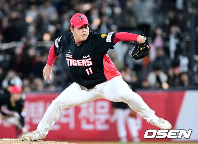 [OSEN=수원, 최규한 기자] 21일 수원 KT위즈파크에서 ‘2026 신한 SOL KBO리그’ KT 위즈와 KIA 타이거즈의 경기가 열렸다.홈팀 KT는 오원석, 방문팀 KIA는 김태형을 선발로 내세웠다. 8회말 마운드에 오른 KIA 투수 조상우가 힘차게 공을 뿌리고 있다. 2026.04.21 / dreamer@osen.co.kr