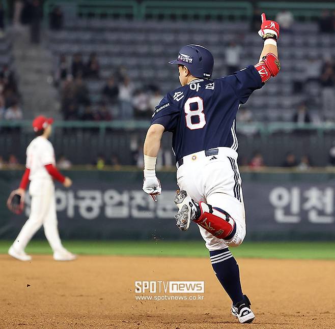 ▲ 등번호 8번을 달고 두산 베어스에서 첫 홈런을 쳤던 손아섭 ⓒ곽혜미 기자