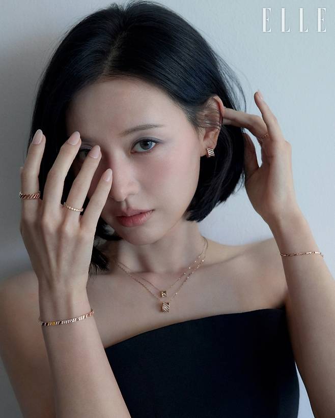 김지원. 사진|스톤헨지, 엘르