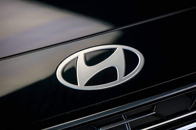 서울 강남구 현대 모터스튜디오 서울에 전시된 팰리세이드의 로고. 뉴시스