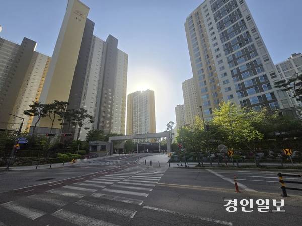 수원시 영통구에서 신축으로 꼽히는 ‘힐스테이트 영통’ 전경. 2026.4.24 /윤혜경기자 hyegyung@kyeongin.com