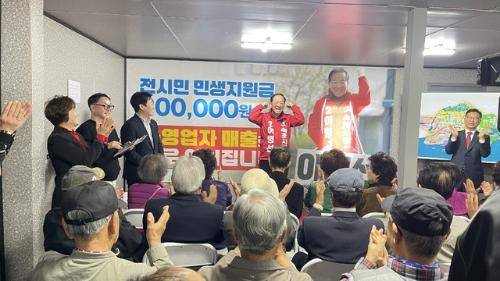 ◇이병선 국민의힘 속초시장 후보 선거사무소 개소식이 25일 교동 현지에서 이양수 국회의원, 김시성 도의장, 6•3지방선거 도의원 및 시의원 출마자, 지지자들이 대거 참석한 가운데 열렸다.