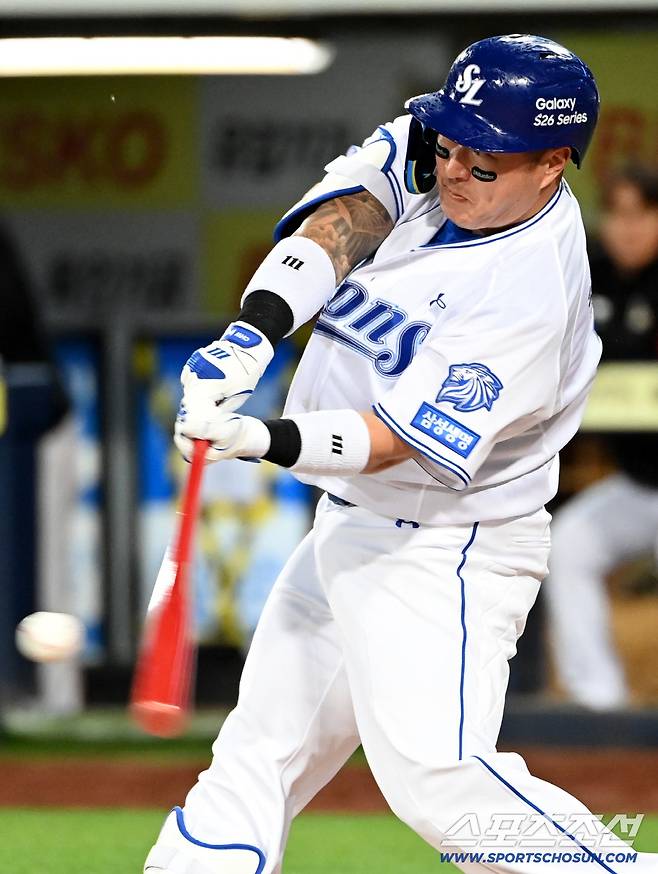 22일 대구삼성라이온즈파크에서 열린 SSG와 삼성의 경기. 4회말 최형우가 안타를 치고 있다. 대구=허상욱 기자wook@sportschosun.com/2026.04.22/