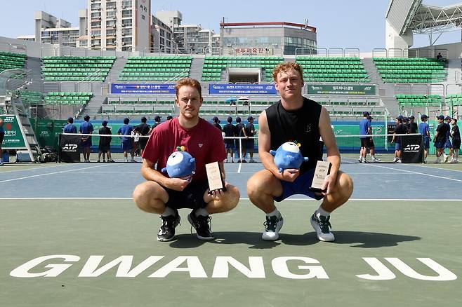 복식 챔피언, 맥 카이거(우)-리스 스탈더(좌)