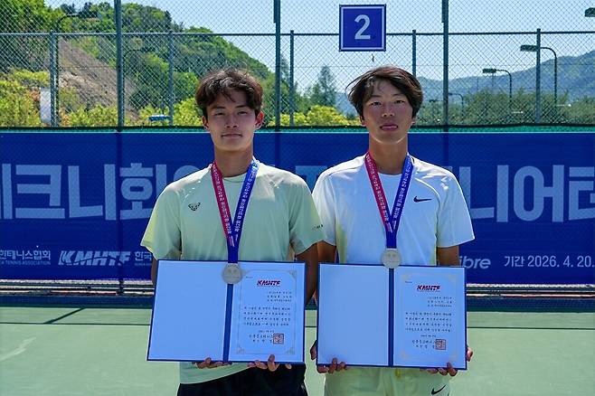 18세부 복식 우승 김률 노건하. 사진/김도원 기자