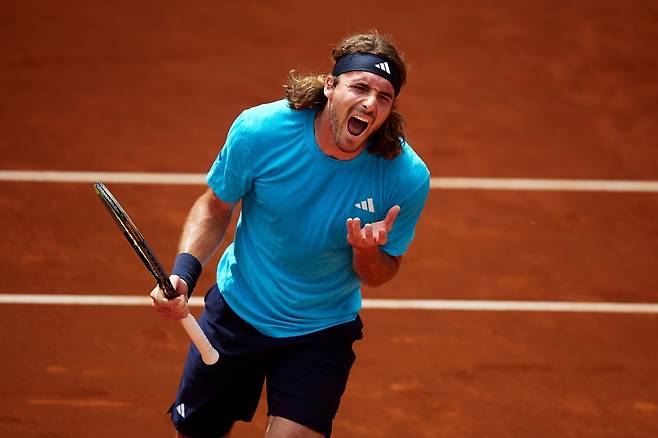 마드리드오픈에서 연패를 끊어낸 치치파스. 하지만 욕설 논란으로 다시금 도마 위에 올랐다. 게티이미지코리아