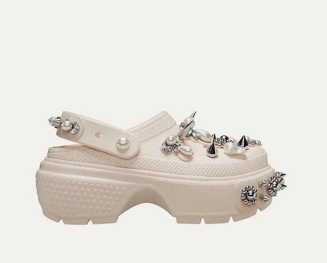 시몬느 로샤X 크록스 클로그.