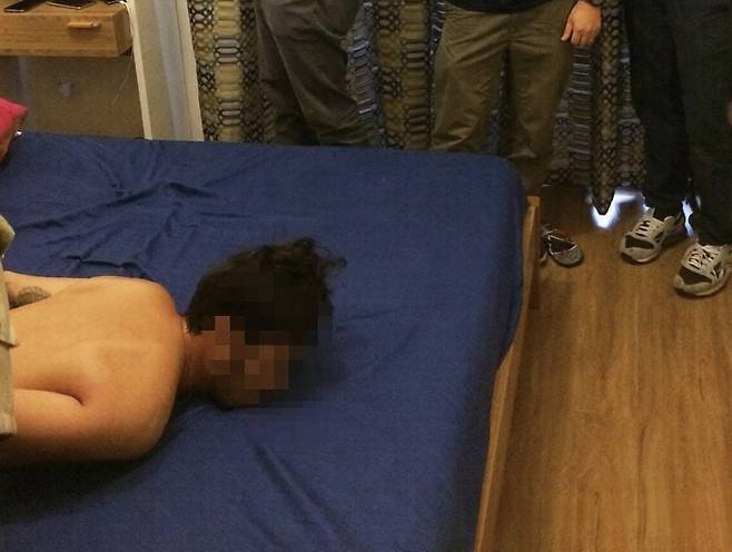 2016년 11월경 필리핀 마닐라의 한 콘도에서 박왕열이 검거되는 모습. [연합뉴스]