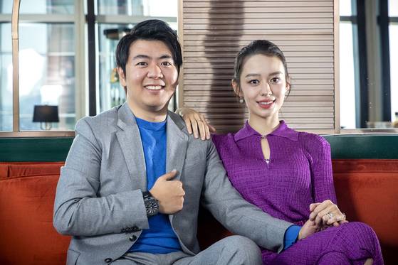 랑랑과 그의 부인 지나 앨리스. [중앙포토]