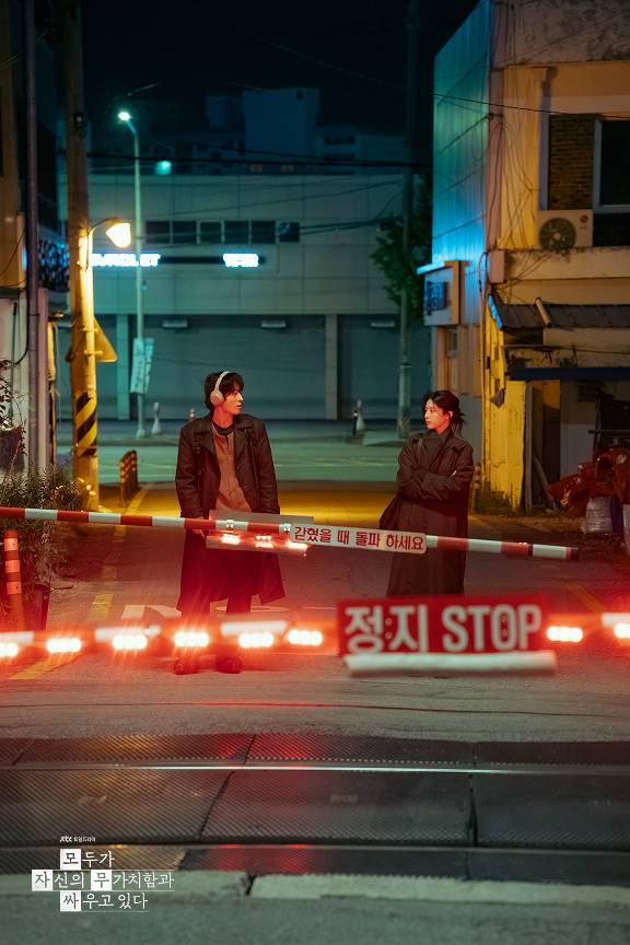 ▲JTBC '모두가 자신의 무가치함과 싸우고 있다' 사진출처=JTBC.