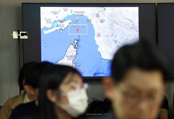 ▲ 2026년 4월1일 서울 영등포구 서민민생대책위원회(서민위)에서 열린 이란 전쟁의 진실과 호르무즈해협 봉쇄에 관한 토론회에서 호르무즈해협 지도가 화면에 나오고 있다. ⓒ연합뉴스