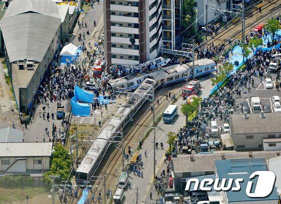 2005년 4월25일 일본 후쿠치야마선 열차 사고 현장. /AFP=News1