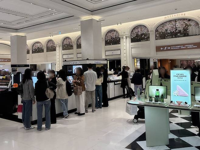 [서울=뉴시스] 신세계백화점 강남점 1층 코스메틱 매장. (사진=신세계백화점 제공)  *재판매 및 DB 금지