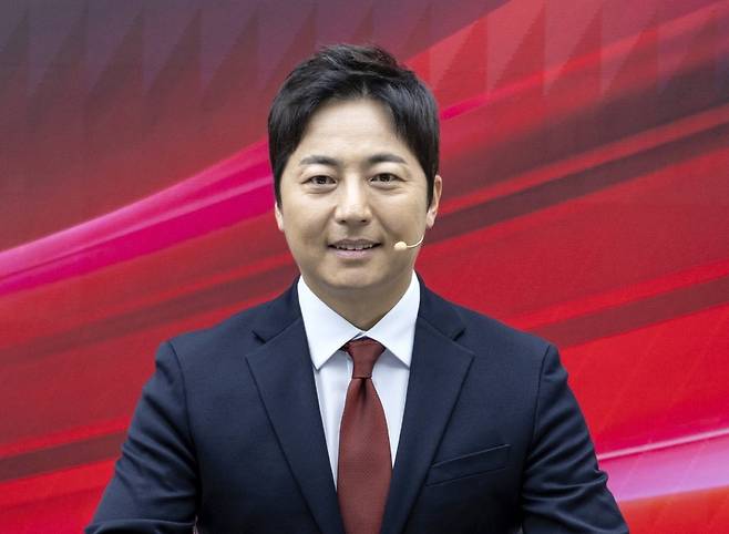 ▲ 6·3 지방선거 국민의힘 경기도지사 후보 경선에 출마한 이성배 경선 후보가 26일 서울 여의도 국민의힘 중앙당사에서 열린 토론회에 참석해 시작을 기다리고 있다. /연합뉴스