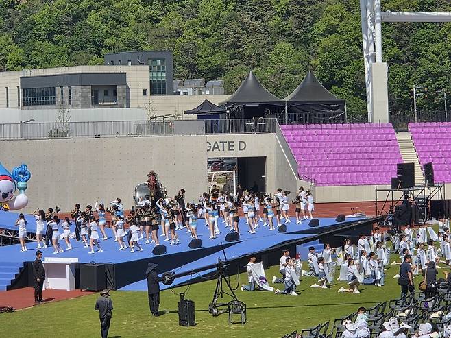 ▲ 26일 제16회 경기도 장애인체육대회 개막식에서 사전 공연으로 합동 치어리딩 공연이 펼쳐졌다. /광주=장선 기자 now482@incheonilbo.com