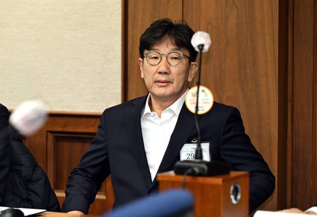 지난해 11월 3일 통일교 불법 정치자금 수수 1차 공판에 출석한 국민의힘 권성동 의원. 연합뉴스