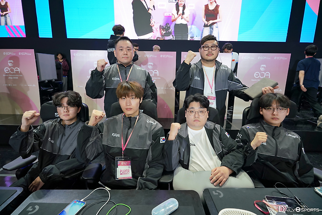 대한민국 '배그 모바일' 대표팀이 1일차 6위를 기록, 베트남에 이어 ECA 참가 팀 중 두 번째로 높은 순위에 올랐다.