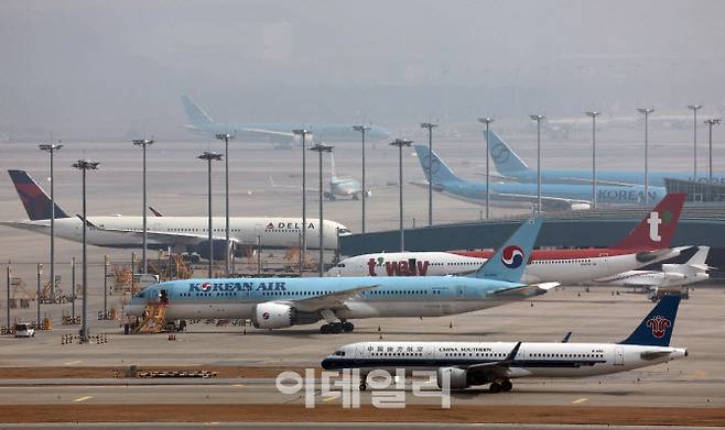 인천국제공항에 발묶인 항공기들