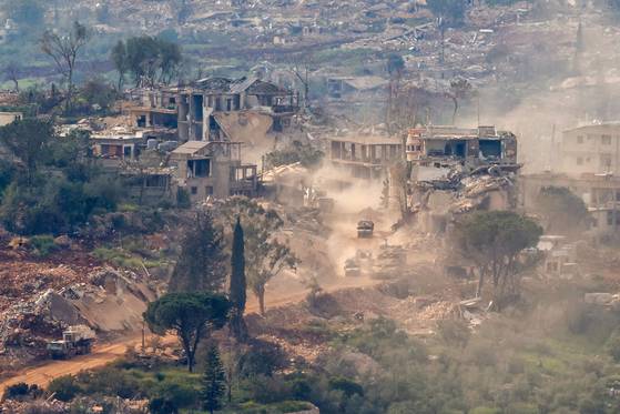 전쟁으로 파괴된 레바논 남부 마을. 〈사진=AFP/연합뉴스〉