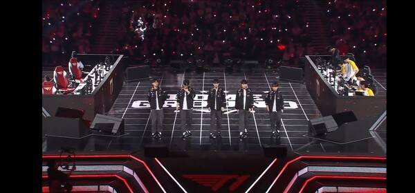 26일 인천 영종도 인스파이어 아레나에서 열린 LCK 정규 시즌 1라운드 T1과 BNK 피어엑스 경기, T1이 인천 영종도 홈그라운드에서 BNK 피어엑스를 2대0으로 꺾고 3연승을 질주했다. (T1 & BNK피어엑스=2:0)./사진=네이버 치지직 라이브영상 캡처