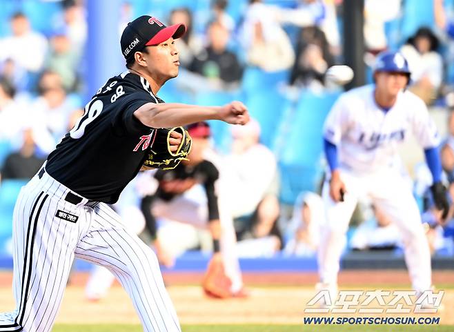 22일 대구삼성라이온즈파크에서 열린 LG와 삼성의 시범경기. 9회말 LG 정우영이 역투하고 있다. 대구=허상욱 기자wook@sportschosun.com/2026.03.22/